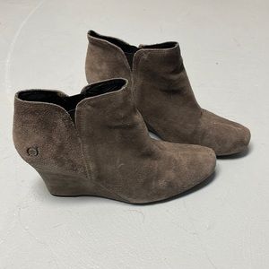 Women’s Born suede boots 9.5